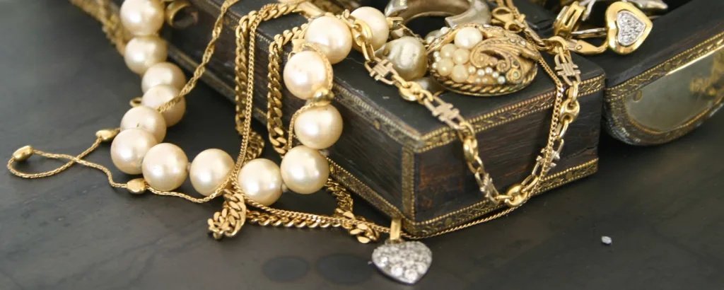 sell to vintage jewelry buyer