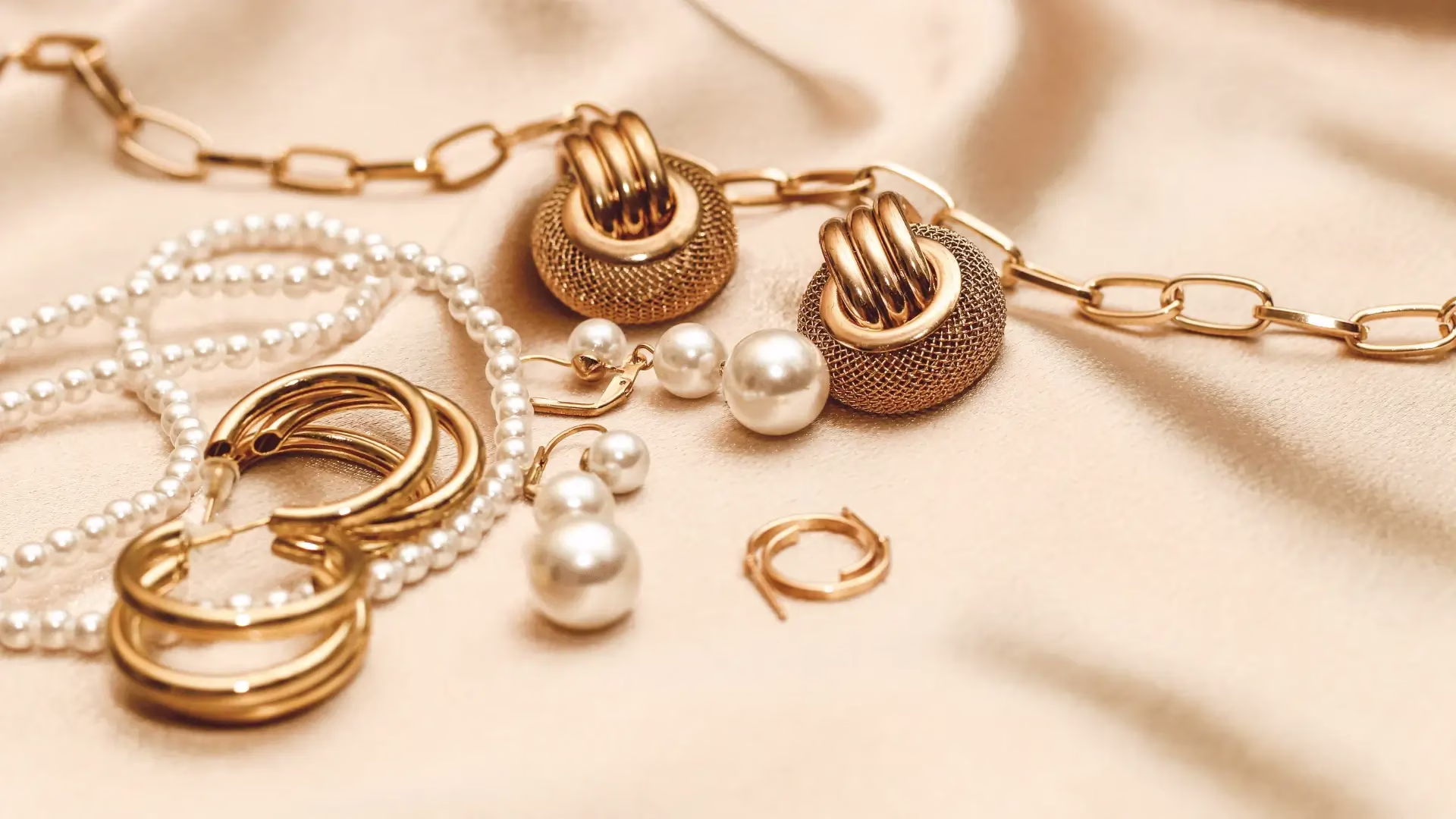 Diamond rings and estate jewelry evaluated for a pawn loan in Timbergrove, Houston TX